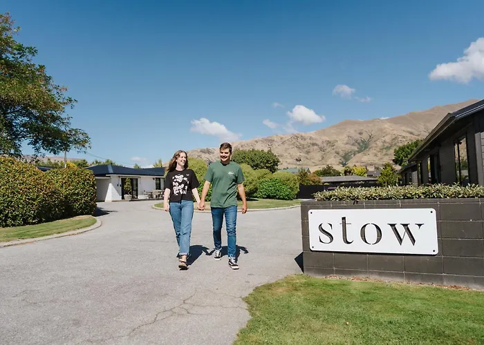 2 - Handsome And Sunkissed On The Doorstep To * Wanaka