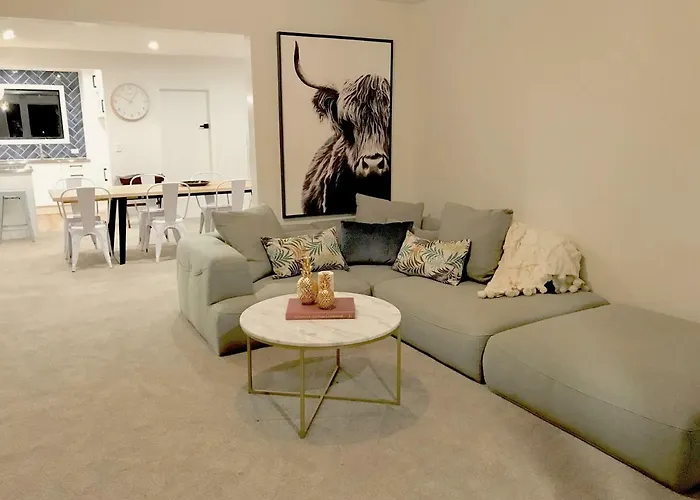 Holiday home 2 - Handsome And Sunkissed On The Doorstep To Wanaka