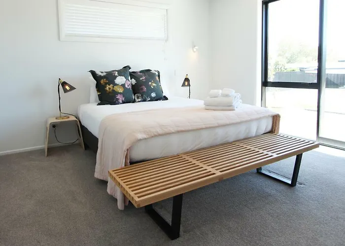Holiday home 2 - Handsome And Sunkissed On The Doorstep To