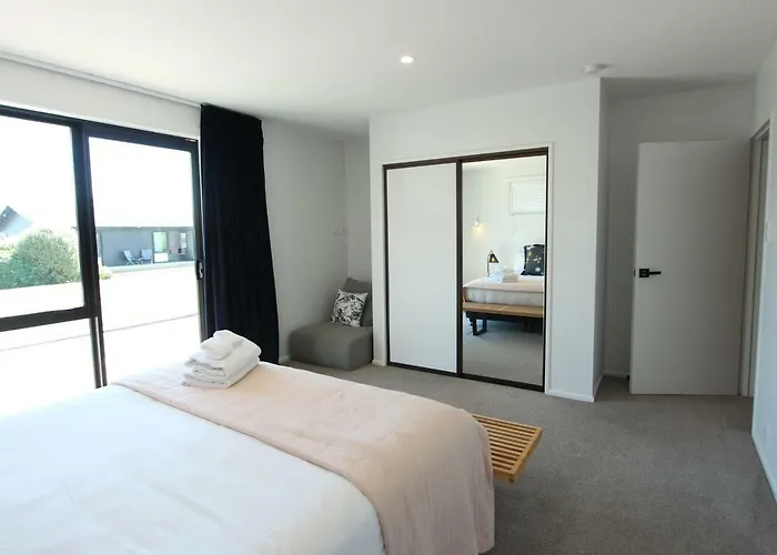 2 - Handsome And Sunkissed On The Doorstep To Holiday home Wanaka